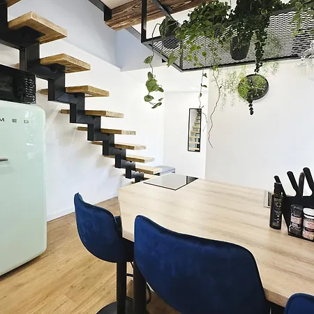 Modern And Stylish Loft 